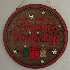 🎁 Handmade Santa’s Workshop Sign – Festive Holiday Hanger